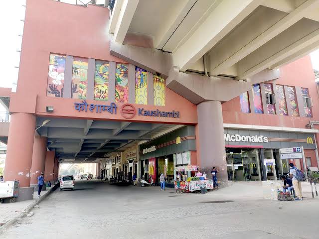 New_UpdatesUP's tweet photo. Ghaziabad's Kaushambi metro station to get a new multi-level parking facility by GDA, easing parking woes for commuters in the area. #Ghaziabad #InfrastructureDevelopment #MultiLevelParking https://t.co/k9m6SQJr4G