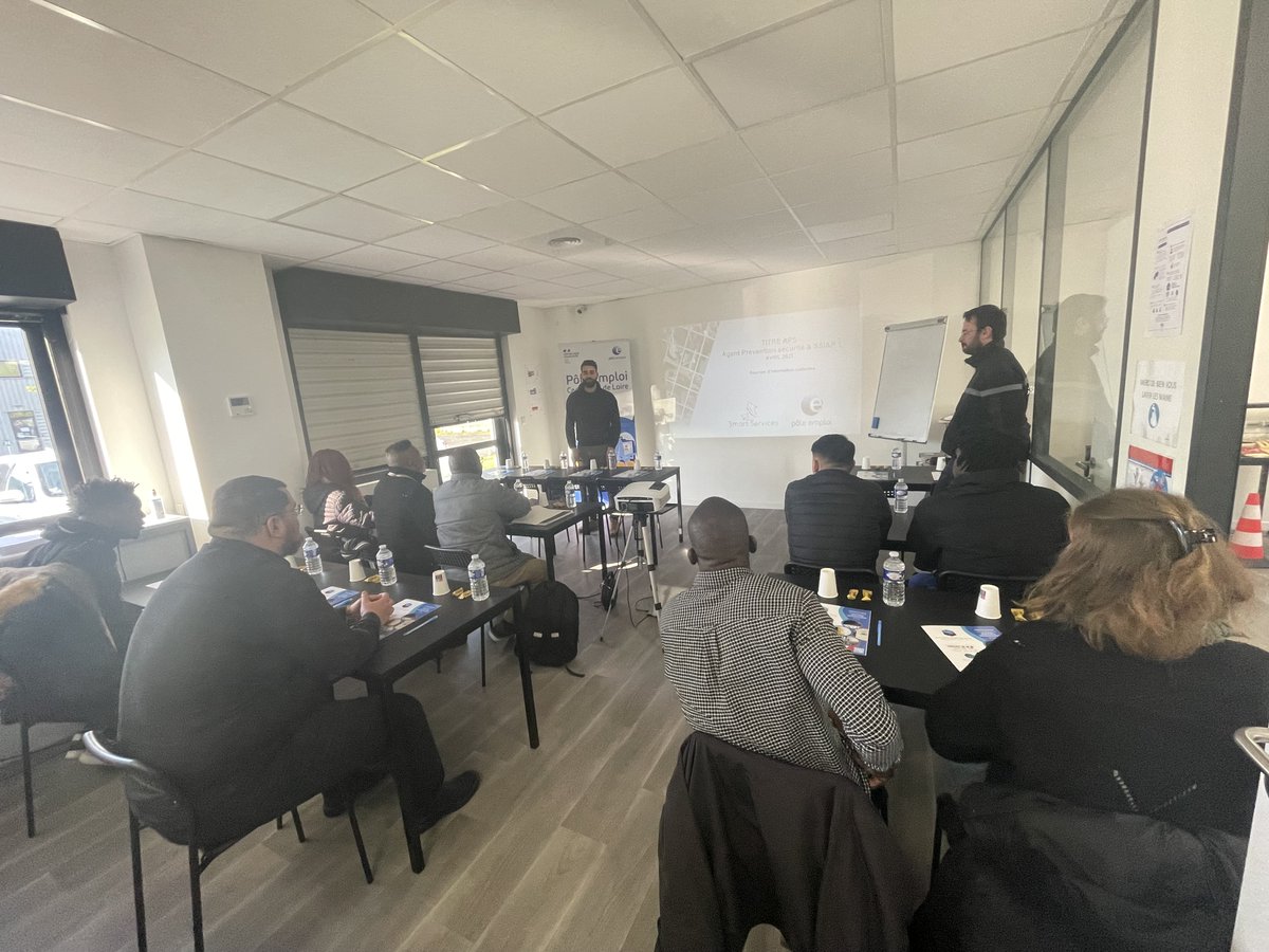 christellevanc2's tweet photo. #Tousmobilisés pour les #recrutements du secteur de la sécurité 8⃣ candidat(e)s intéressé(e)s et prêt(e)s à se former 👏Il reste encore quelques places 
➡️contactez rapidement l'agence #Poleemploi Orléans Ouest 📱💻 @patrick_boissy @poleemploi_RCVL @driss_1402 https://t.co/fgeli78Ie5