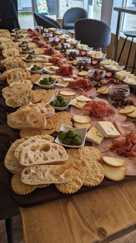 LoveNewmarket's tweet photo. Thank you to those who attended our first networking event of the year last week. Thankyou also to Liga from West Suffolk College &amp; Julie from FSB for coming along, &amp; to The Graze Kitchen for hosting. If you would like to attend our next event email manager@newmarketbid.com. https://t.co/Y5BKRzQ251