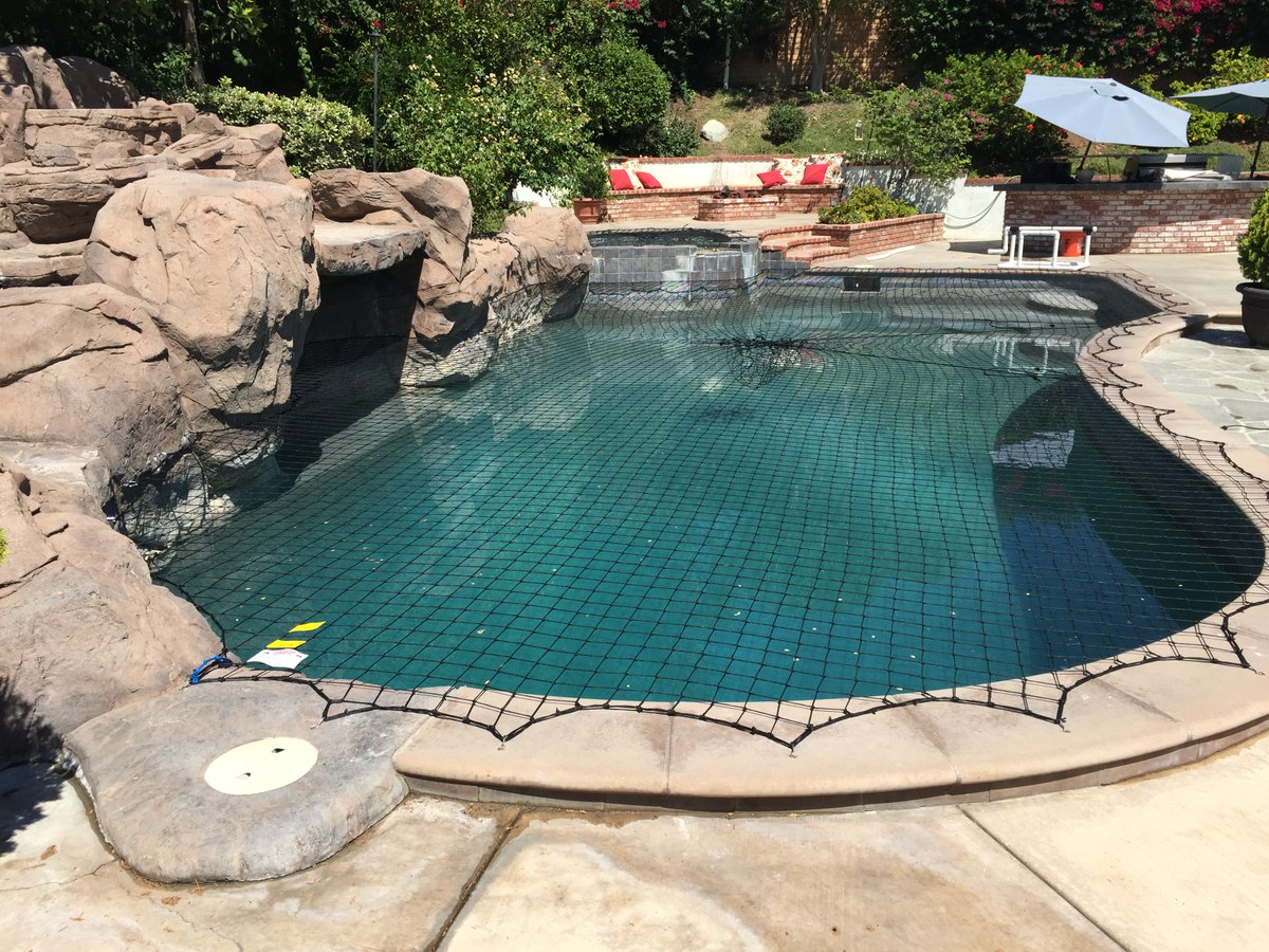 Katchakidinc's tweet image. Grottos and rock water features need specific anchors to secure the Katchakid net to the vertical surface.

#poolsafety #poolsafetynet #poolnet #poolnets #poolcover #poolcovers #swimmingpools #swimmingpool #katchakid #katchakidinc