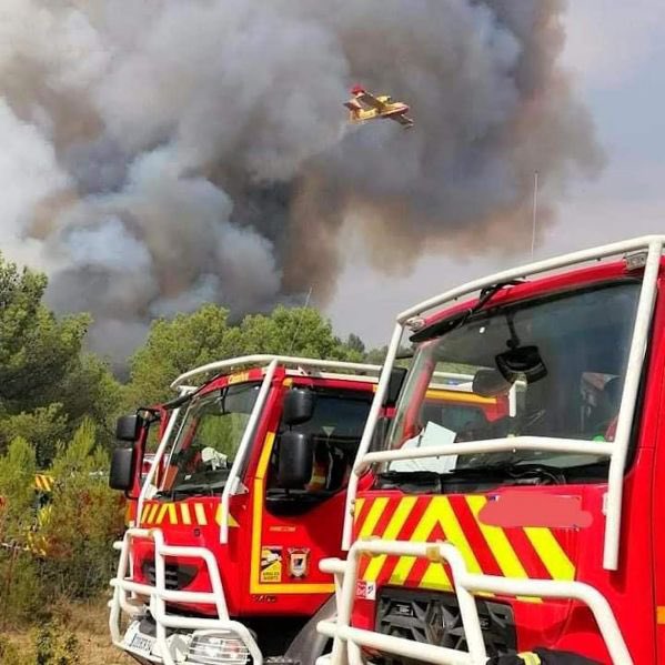 asso_psfdf's tweet photo. 🔥 La saison des feux a démarré bien plus tôt que d'habitude sur le pourtour méditerranéen. 

🌳 Près de 1000 hectares sont partis en fumée ce week-end dans les Pyrénées-Orientales ( #Cerbere ) nécessitant l'intervention de 540 pompiers. 

Il s'agit à ce jour du plus important incendie en France de l'année 2023. 

Selon le programme Prométhée, le plus étendu enregistré depuis 1973 pour les mois de mars, avril et mai. Il s'est déclenché dans un département particulièrement touché par l'absence de précipitations et la sécheresse des sols.