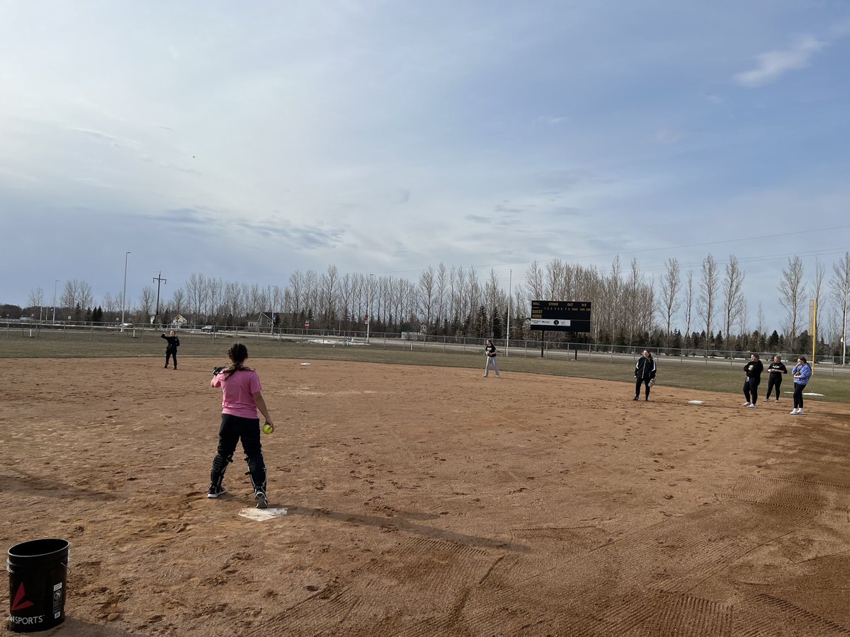HoraceHawksSB's tweet photo. First practice on our new field yesterday! Can’t wait for that first home game soon! 🥎 #GoHawks https://t.co/AomolqYtf1