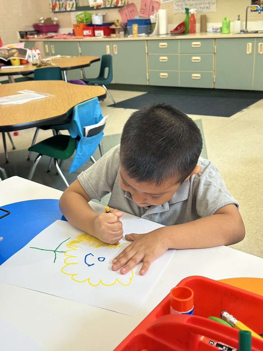 LaurenToffel's tweet photo. We are illustrators! We are creating pictures for our story by drawing vegetables, fruits, flowers and animals that you may see in the garden! We added different faces to practice our Emotion vocabulary words! #rm206 #jmfeclc #TogetherWeCan #sel @kimsw2871 https://t.co/gBWYiHLzMy