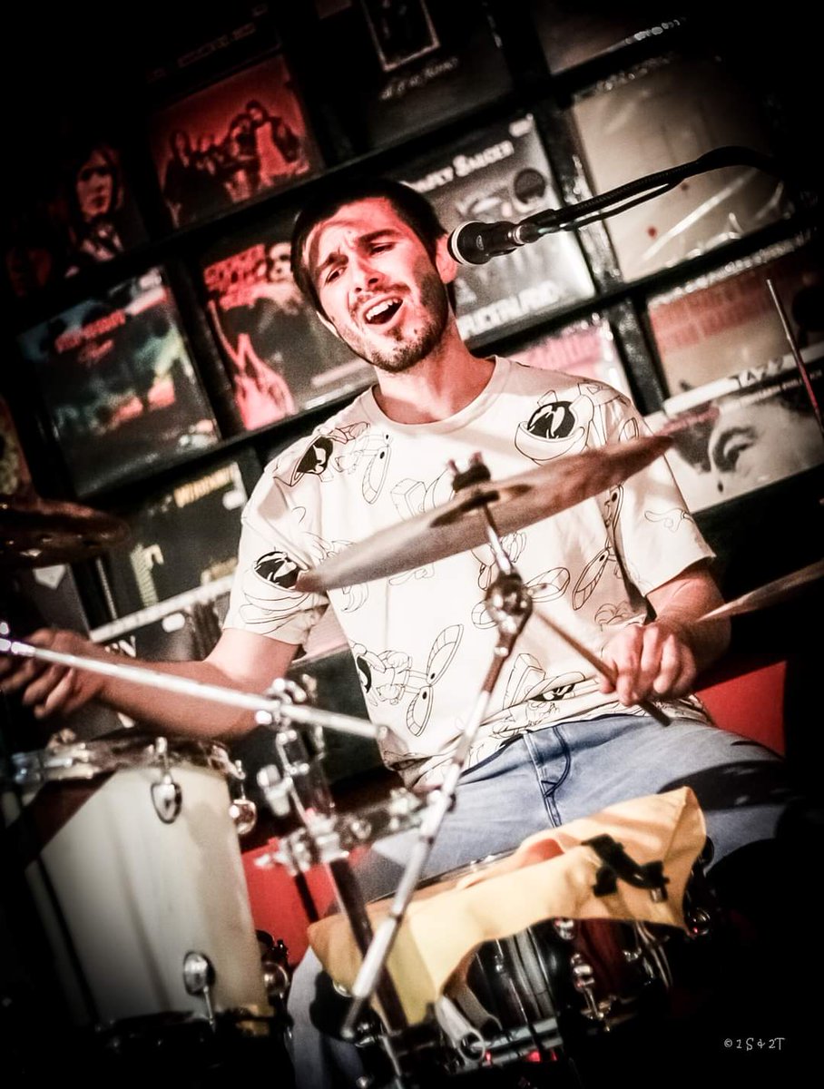 Live @ Lollipop Record Store (Marseille), 14/04

#shoegaze #postrock #alternative #Live #music #rockband #dreampop