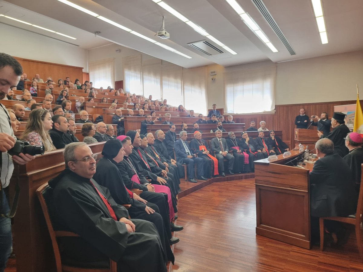 OeuvredOrient's tweet photo. #Rome : ▶️Ce jeudi 19 avril, dans les jardins de l'université pontificale du Latran, était dévoilée la statue de St #Ephrem par sa béatitude le patriarche syriaque Younan. Il y avait 25 #syriaques venus de France : les paroisses avaient organisé un pèlerinage pour l'événement.
#chrétiensdOrient