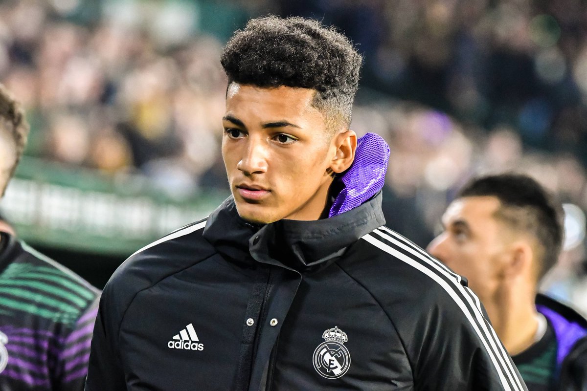 Kroosemiro On Twitter J ai Jamais Vu Un Visage Aussi Asym trique 