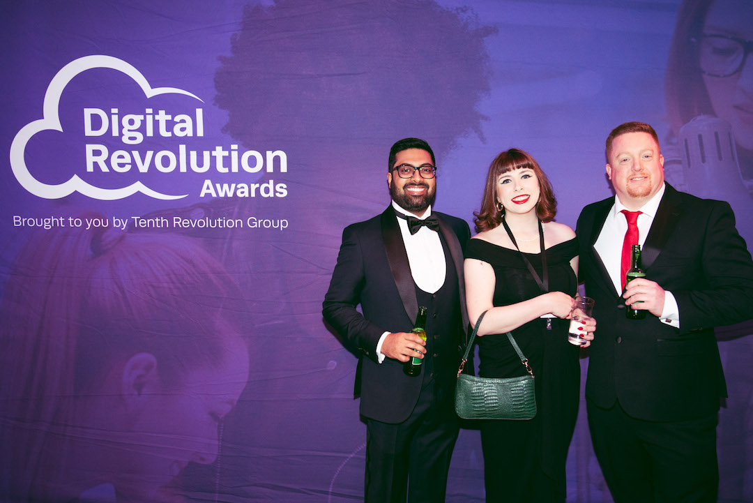 DigitalRevAward's tweet photo. 📣 Just a couple of days left to go until our London ceremony! Here’s some key information:

⏰ 6:15pm 
📍 InterContinental London, Park Lane, W1J 7QY
🎫 Check your tickets for info 
🤵💃 Dress code: black tie
📩 Reach out to info@digitalrevolutionawards.com for any issues https://t.co/VrIqldA9yG
