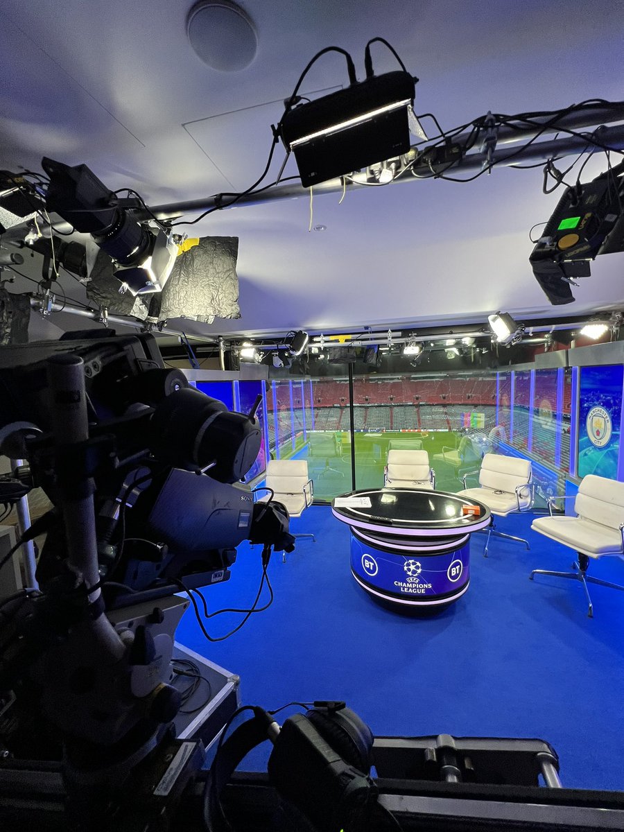 mrjakehumphrey's tweet photo. The office… https://t.co/bLE3oDfU9n