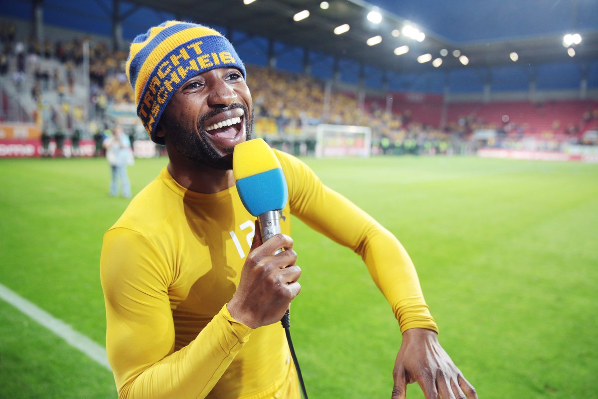 232 Spiele, 80 Tore, 24 Vorlagen in blau und gelb! Heute feiert Domi Kumbela seinen 39. Geburtstag!🎉

Alles Gute und nur das Beste für das neue Lebensjahr! Viel Gesundheit und Glück für Dich, Kumba!👏

#wirsindeintracht
📸 Nina Stiller