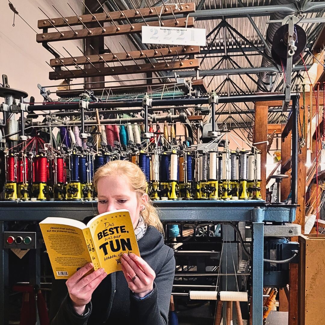 #Literatur trifft
Maschinen - möglich macht's der Brandenburger Bücherfrühling. 
Am #WelttagdesBuches 23.4., 14:00 gibt es eine Lesung mit Björn Kern in #Forst #Lausitz Außerdem werden Maschinen aus unserer Sammlung erläutert u d
Rundkordelflechtmaschine vorgeführt. #Museum
