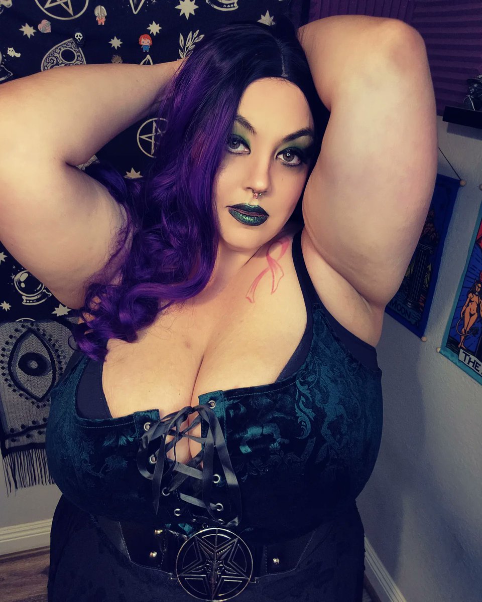 MajinBooBeez's tweet photo. My favorite colors in one look ๐
๐ค
๐ค
๐ค
๐ค
#biggirlgang #plussize #killstarclothing #killstar #killstarco #wearekillstsar #greenmakeup๐ #purplehair #blackwardrobe #alternative #alternativegirl #plussizemodel #plussizealternativemodel #bigtibbiegang #fatpositive https://t.co/g0TtpyFYM2