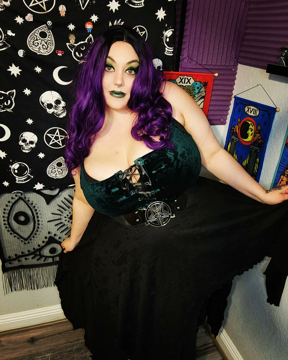 MajinBooBeez's tweet photo. My favorite colors in one look ๐
๐ค
๐ค
๐ค
๐ค
#biggirlgang #plussize #killstarclothing #killstar #killstarco #wearekillstsar #greenmakeup๐ #purplehair #blackwardrobe #alternative #alternativegirl #plussizemodel #plussizealternativemodel #bigtibbiegang #fatpositive https://t.co/g0TtpyFYM2
