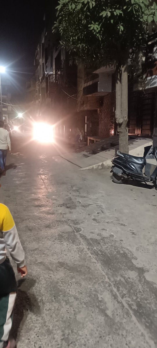 sundriyaldeepak's tweet photo. @Saurabh_MLAgk @OfficialEdmc @CommEDMC @ArvindKejriwal , shri ram nagar shahdara, 1/2 of the road is illegally occupied by making ramp. Daily mishaps are happening during night time. The owner of the house is not removing the ramp and fights if people complain. https://t.co/mrFdwK4XkO