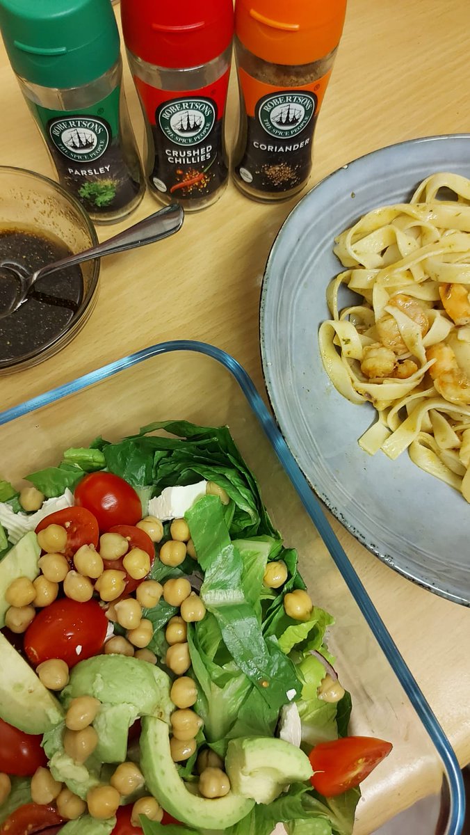 RadebeVirginia's tweet photo. @gagasifm @RobertsonsSpice Chickpea and Avo Salad with  Spicy Shrimp Pasta 
Ingredients: Choice ofpasta,Shrimp,RobertsonsParsley
RobertsonsCrushedChillies,Robertsons,Coriander,Lettuce, Baby Tomatoes,Can of Chickpeas,Feta cheese,2 Tablespoons Olive oil,2 Tablespoons Vinegar,1 Tablespoon #FamousForFlavour https://t.co/6RmmFtFAa2