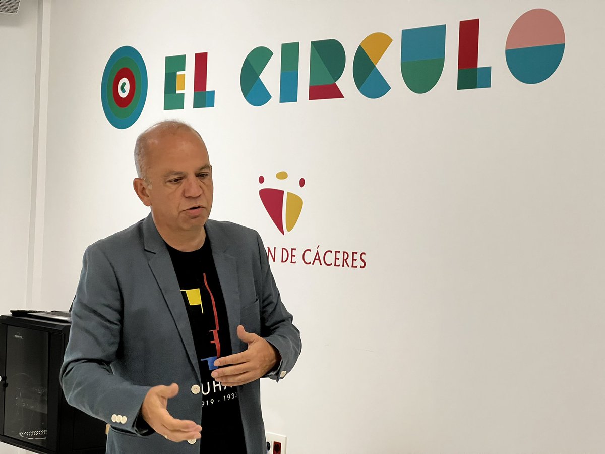 Agustín Aretio G. tweet media