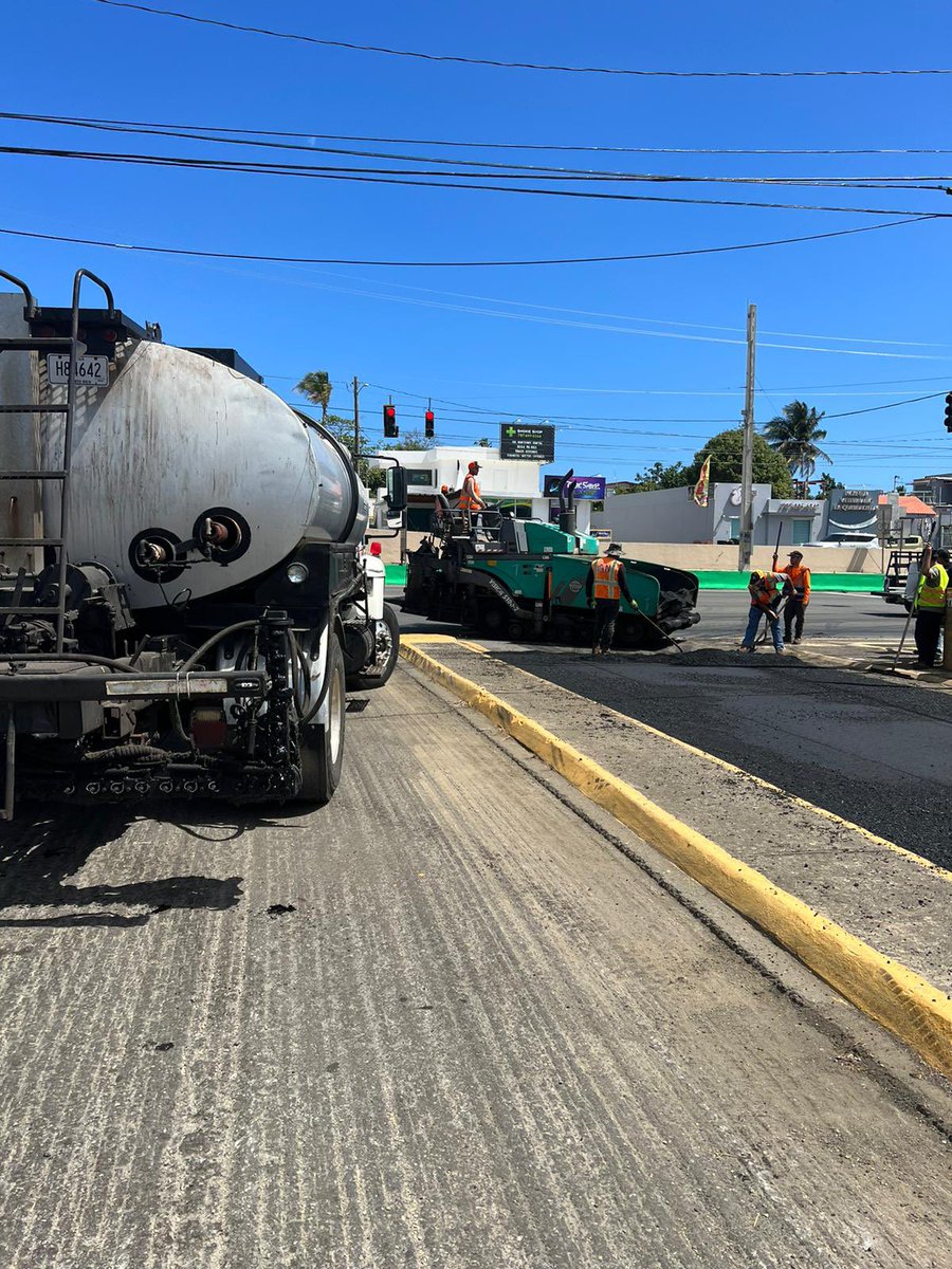 gabrielhr51's tweet photo. Culminando los trabajos de asfalto en la carretera PR-482 como parte de acuerdo con el Departamento de Obras Públicas Estatal @DTOP y el Gobierno Municipal de @QuebradillasPUR bajo el Programa de Cambiando Carriles.
#ProyectoCallesSeguras https://t.co/aX22HUc2bE