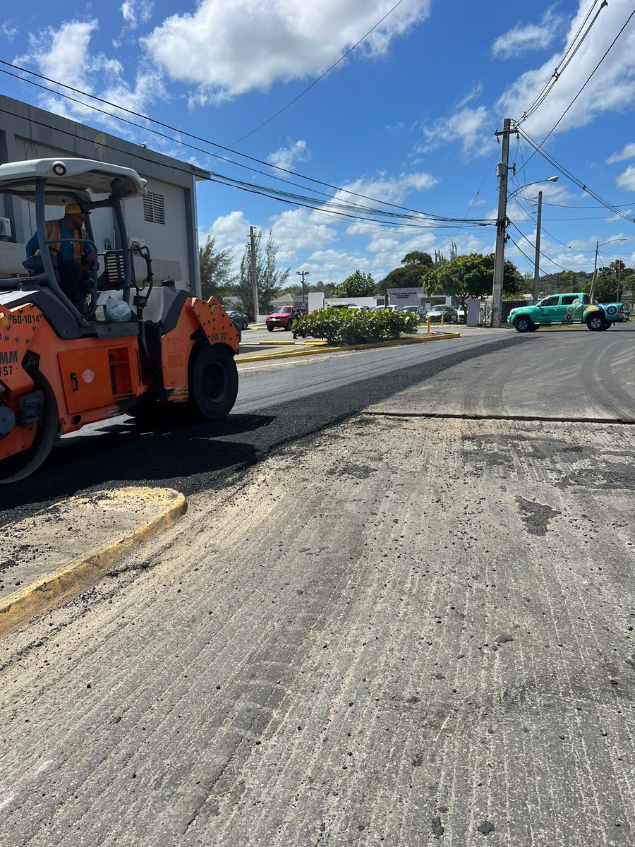 gabrielhr51's tweet photo. Culminando los trabajos de asfalto en la carretera PR-482 como parte de acuerdo con el Departamento de Obras Públicas Estatal @DTOP y el Gobierno Municipal de @QuebradillasPUR bajo el Programa de Cambiando Carriles.
#ProyectoCallesSeguras https://t.co/aX22HUc2bE