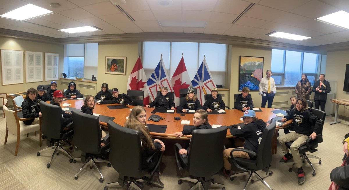 EaglesU13d's tweet photo. Our U13D team enjoyed a wonderful evening hosted by Premier Dr Andrew Furey and his Wife. The kids were shown around the legislature, the premiers office and were even treated to a pizza party complete with certificates of sportsmanship and a beautiful speech. Thank you Premier!! https://t.co/NZTBaQyMgB