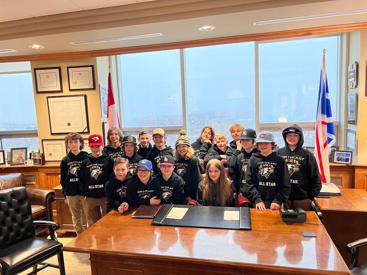 EaglesU13d's tweet photo. Our U13D team enjoyed a wonderful evening hosted by Premier Dr Andrew Furey and his Wife. The kids were shown around the legislature, the premiers office and were even treated to a pizza party complete with certificates of sportsmanship and a beautiful speech. Thank you Premier!! https://t.co/NZTBaQyMgB
