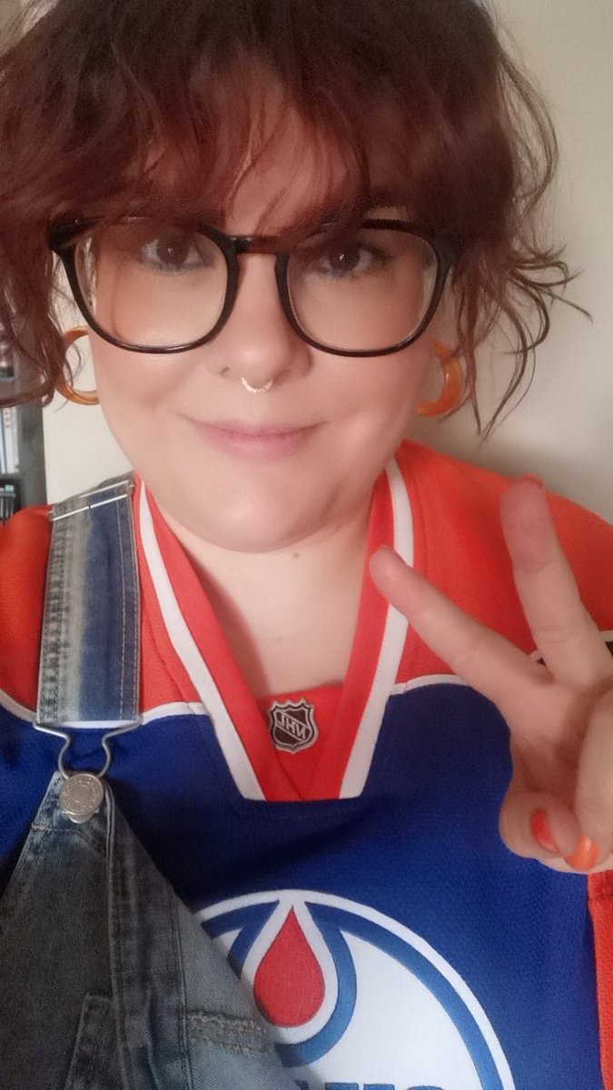 britteebeee's tweet photo. GAME ✌️ READY LET'S GOOOOOOOO 🧡💙
#PLAYOFFS2023 #LETSGOOILERS #EDMvsLAK #RND1 #OILERSIN5 https://t.co/lndWSttqPs
