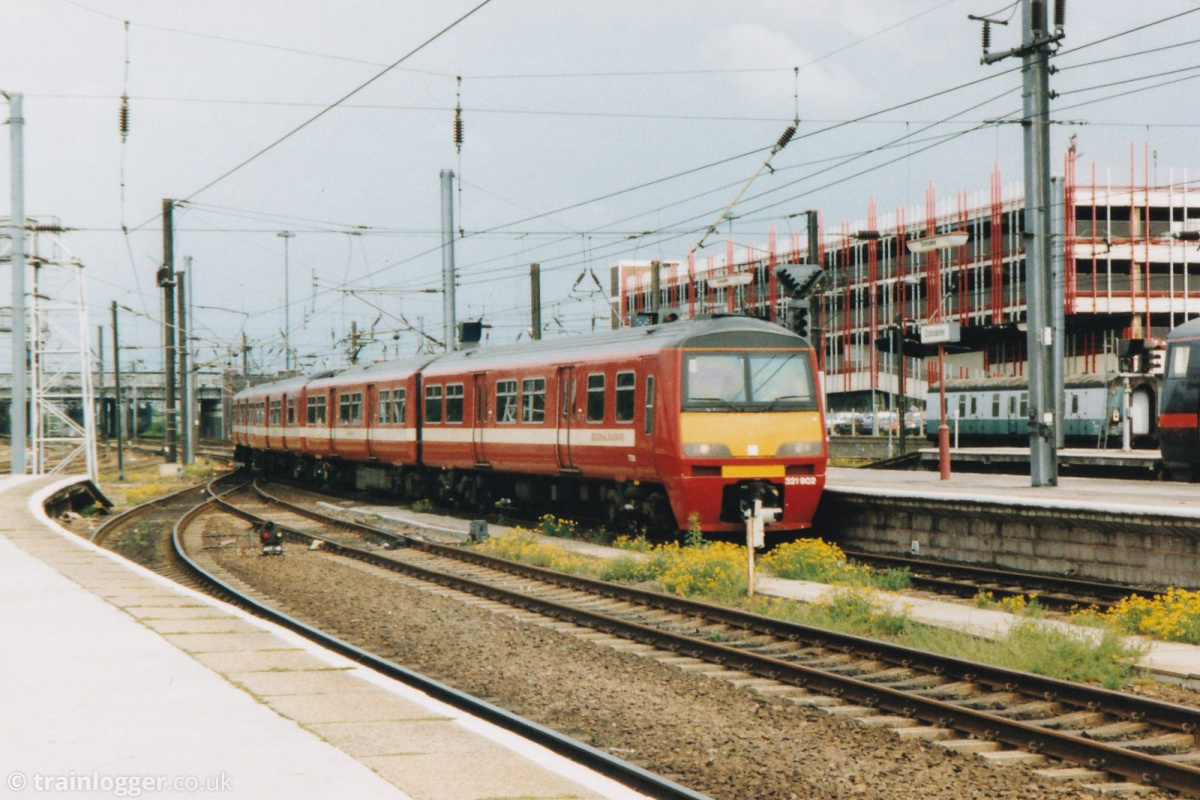 trainlogger's tweet photo. 321902 at Doncaster on 28th May 1998.
#trainspotting #multipleUnits https://t.co/9UpJXF9Gxj