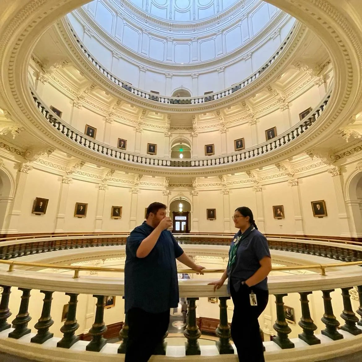 CapoJ007's tweet photo. Description of images: A #PublicHistorian spends his 36th bday at the #TexasStateCapitol. Pictured is the Capitol dome, rising 218' from the floor. The dome's acoustics allow visitors to hear their own echos when standing directly underneath. #ExtraShotOfHistory
πΈ @freya66 https://t.co/ldH80qgIaq