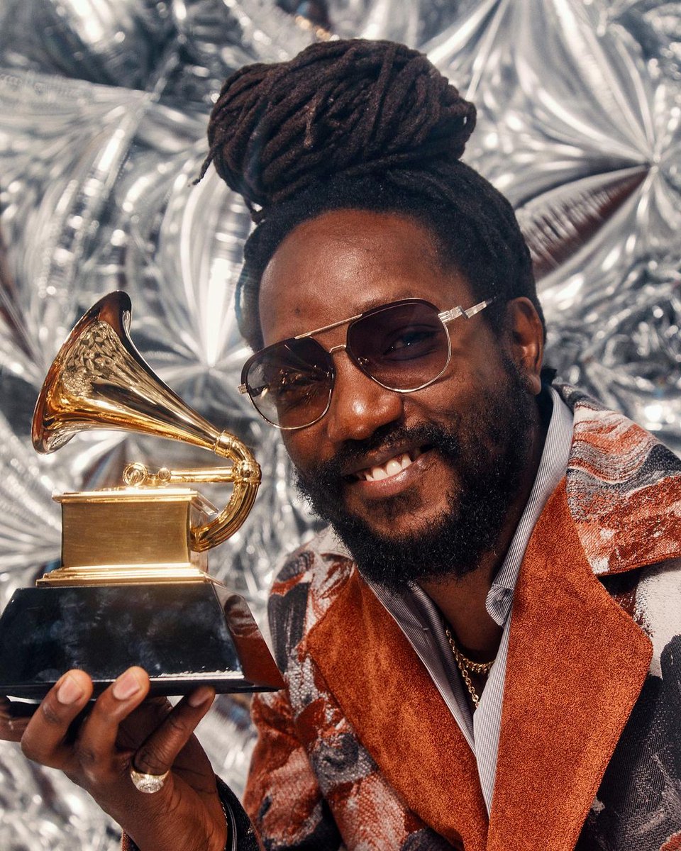 Hapilos's tweet photo. Blessed Earth Strong to the Grammy Award winning artist @Kabakapyramid ๐
Have a blessed day, and wishing you all the best on the journey a head ๐๐พ
#KabakaPyramid #Earthstrong #Birthday #Reggae #ReggaeMusic #TheKalling #Hapilos https://t.co/XAbqo6Jtsl