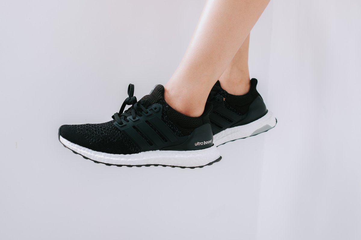 wehapodiatry's tweet photo. Are you an avid runner? Make sure you have a good pair of shoes! If you don't, injuries and pain can occur. Check out our latest blog for some tips and tricks on buying the perfect running shoes. https://t.co/gkyJ3E8D21 https://t.co/kks0ke4QBQ