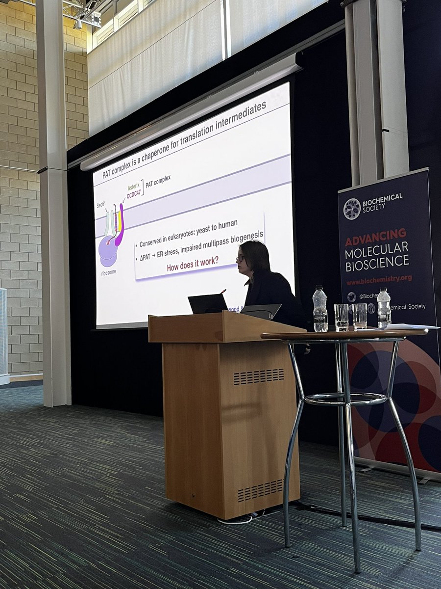 emilyxlucas's tweet photo. had the enormous privilege of chairing @Luka_polyA โs brilliant talk today and presenting her with the @Official_BSCB Raff medal which recognises research excellence in PhD students in cell biology. Congratulations Luka! #DynamicCellV #BiochemEvent @BiochemSoc https://t.co/fFJ6J9vd2u