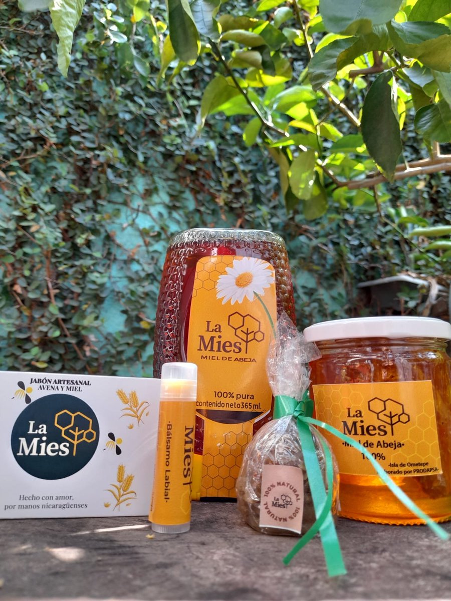 En #LaMies contamos con 5 productos derivados de la colmena 🐝 Todos ellos son de origen 100% natural y libres de preservantes o químicos😊 

🍯 Miel de abeja en botella.
🍯 Miel de abeja con panal (producto exclusivo de temporada).
🍯Jabones.
🍯Bálsamo labial.
🍯 Velas.