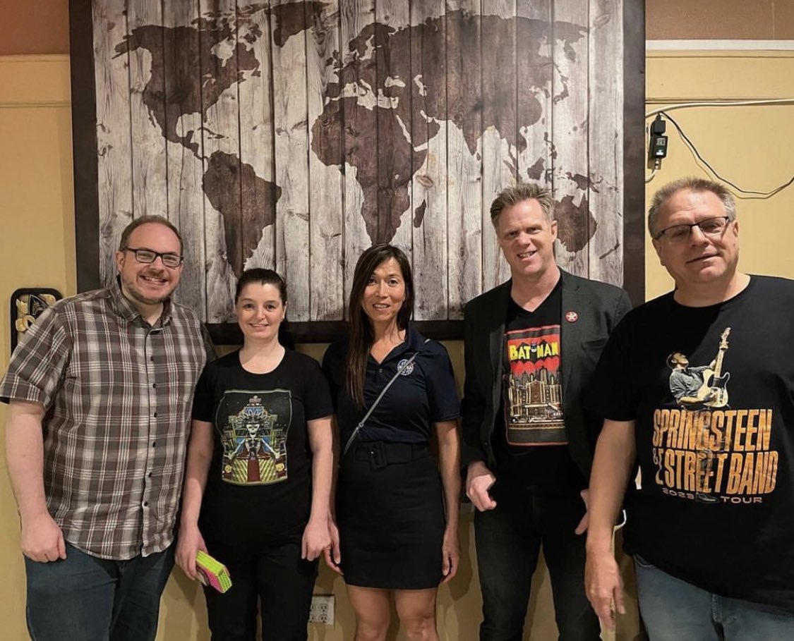 LegoBrickbaron's tweet photo. Lia, Melissa and I had a great time hanging out with our friends Dave (from @thebricknerd) and Joe in Albany!! Thanks for the mints Dave!!
#BrickNerd #BrickUniverse #albanynewyork #lego #friends https://t.co/IWRnAFs8YB