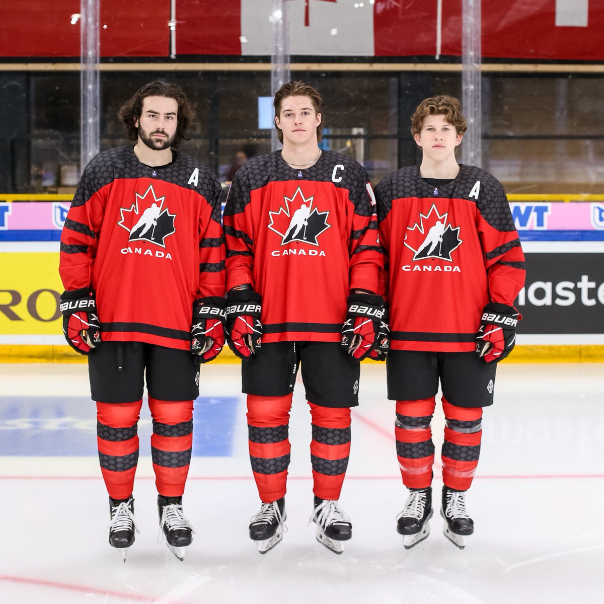 Meet the captains! Voici nos capitaines! 🇨🇦

C: Cam Allen (<a href="/OHFHockey/">Ontario Hockey Federation</a>)
A: Colby Barlow (<a href="/OHFHockey/">Ontario Hockey Federation</a>)
A: Andrew Cristall (<a href="/BCHockey_Source/">BC Hockey</a>)

#U18MensWorlds | #MondialMasculinM18