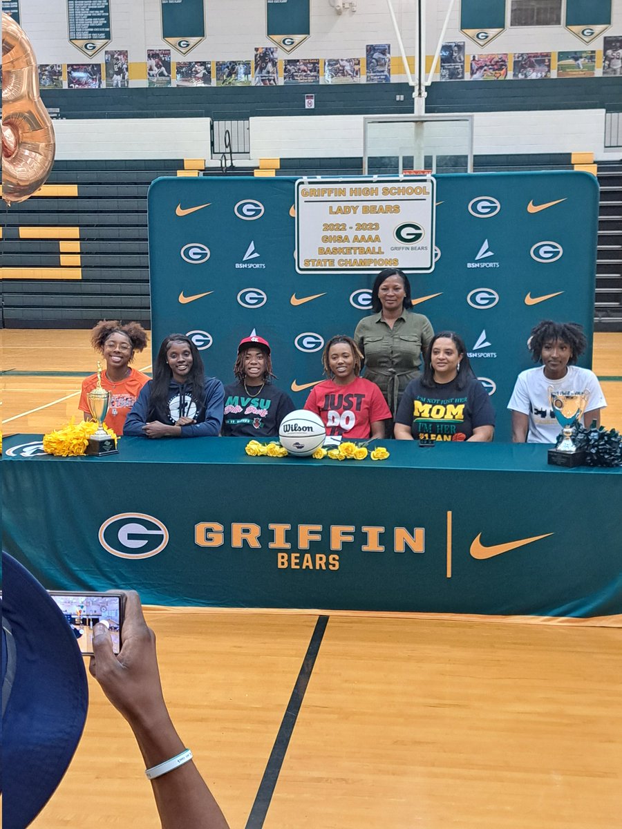 Congratulations to <a href="/IamLeahTurner/">Leah Turner</a> for signing with Mississippi Valley State University. #legend_of_da_G