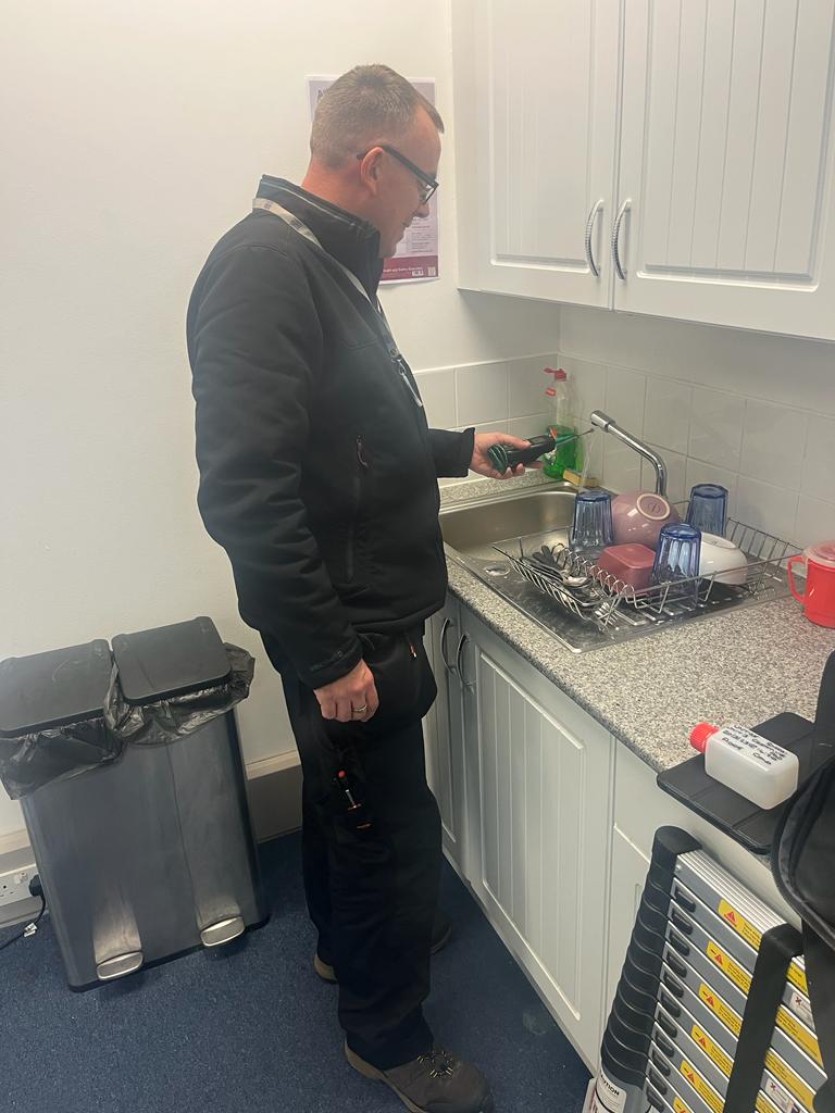 TssFacilities's tweet photo. We had our #watertreatment specialist Lee on-site at offices in Crawley last week 🫗

He was busy checking water #temperatures, giving the #boiler the once over &amp; getting those all-important readings. 

#Sussex-based businesses in need of water treatment - look no further! https://t.co/AY7e5TSEyN