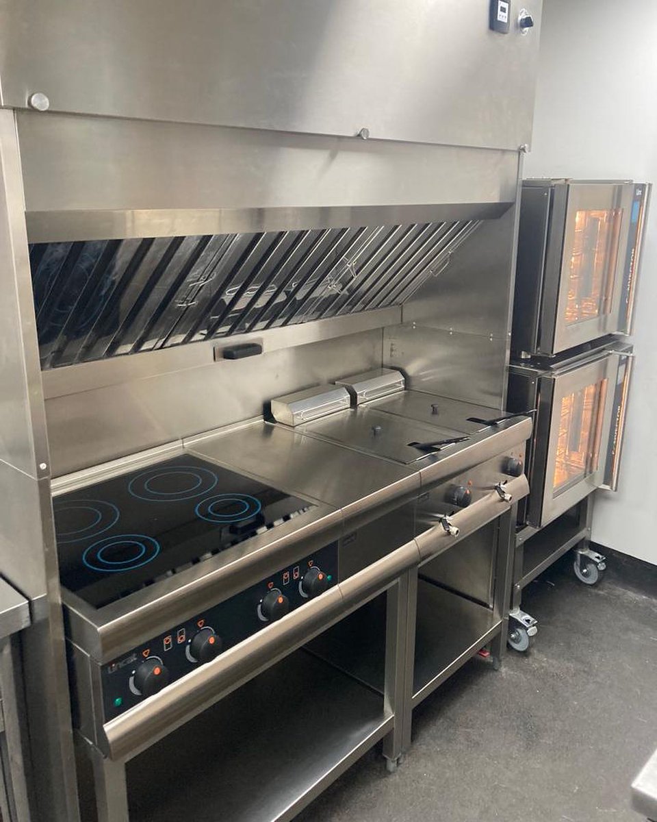 CCESUK's tweet image. Full kitchen install for the Tap &amp;amp; Tonic Lincoln with a mix of new and refurbished equipment, complete with a Britannia Recirculation Unit and Hygienic Cladding... amazing team effort 👏@LincatLtd #sammic @TEFCOLD 
#kitcheninstall #commercialkitcheninstall #teamwork