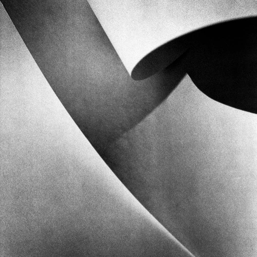 ModernAnalogue's tweet photo. ARTIST FEATURE #65: Paper by Kyle Hoffmann (@_Kyle_Hoffmann) — Conceptual, monochromatic still-life photographs merging the beauty of paper and light.

See more of his work and read his story here: https://t.co/cS20qIlR8F https://t.co/dIYrYURQbt