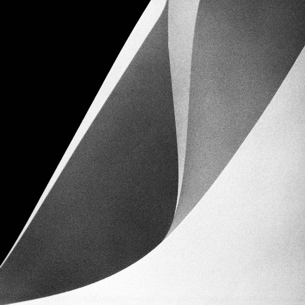 ModernAnalogue's tweet photo. ARTIST FEATURE #65: Paper by Kyle Hoffmann (@_Kyle_Hoffmann) — Conceptual, monochromatic still-life photographs merging the beauty of paper and light.

See more of his work and read his story here: https://t.co/cS20qIlR8F https://t.co/dIYrYURQbt