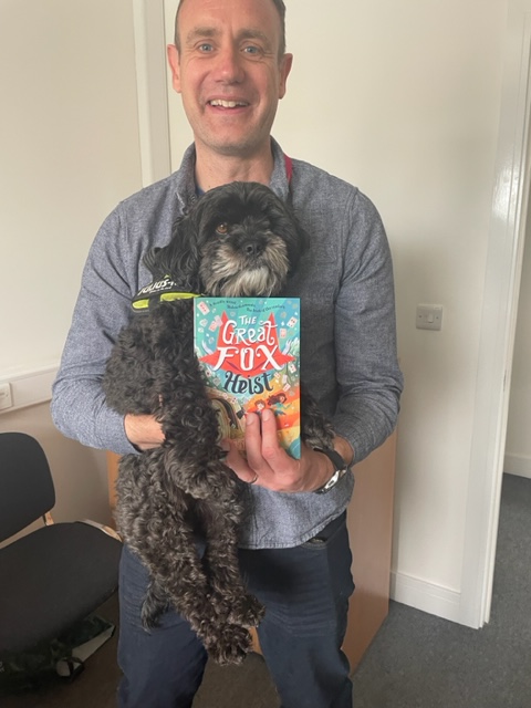 Yr 5 had a special visitor today, author <a href="/justynedwards/">Justyn Edwards | the Great Fox series</a> who was here to talk about his fantastic new book 'The Great Fox Heist'. Here he is with our Therapy Dog, Freddie-one of Freddie's favourite roles is to listen to individual readers!
We ALL love reading at NJA! #readingrocks