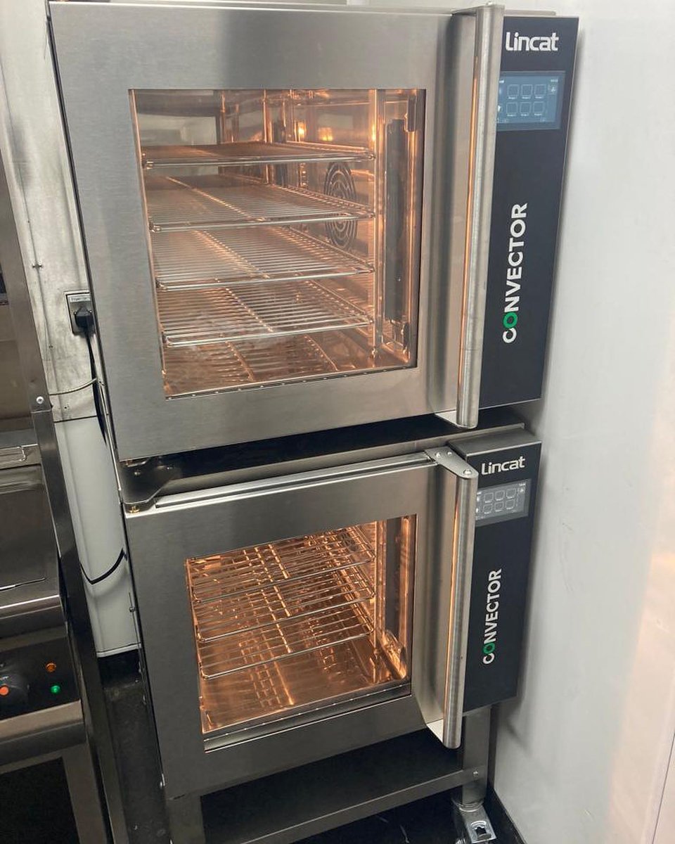 CCESUK's tweet image. Full kitchen install for the Tap &amp;amp; Tonic Lincoln with a mix of new and refurbished equipment, complete with a Britannia Recirculation Unit and Hygienic Cladding... amazing team effort 👏@LincatLtd #sammic @TEFCOLD 
#kitcheninstall #commercialkitcheninstall #teamwork