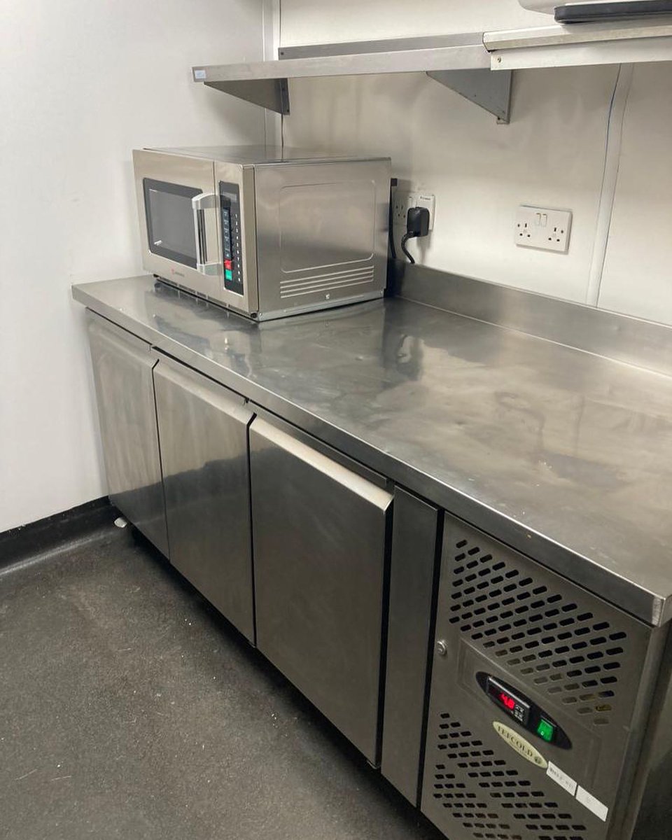 CCESUK's tweet image. Full kitchen install for the Tap &amp;amp; Tonic Lincoln with a mix of new and refurbished equipment, complete with a Britannia Recirculation Unit and Hygienic Cladding... amazing team effort 👏@LincatLtd #sammic @TEFCOLD 
#kitcheninstall #commercialkitcheninstall #teamwork