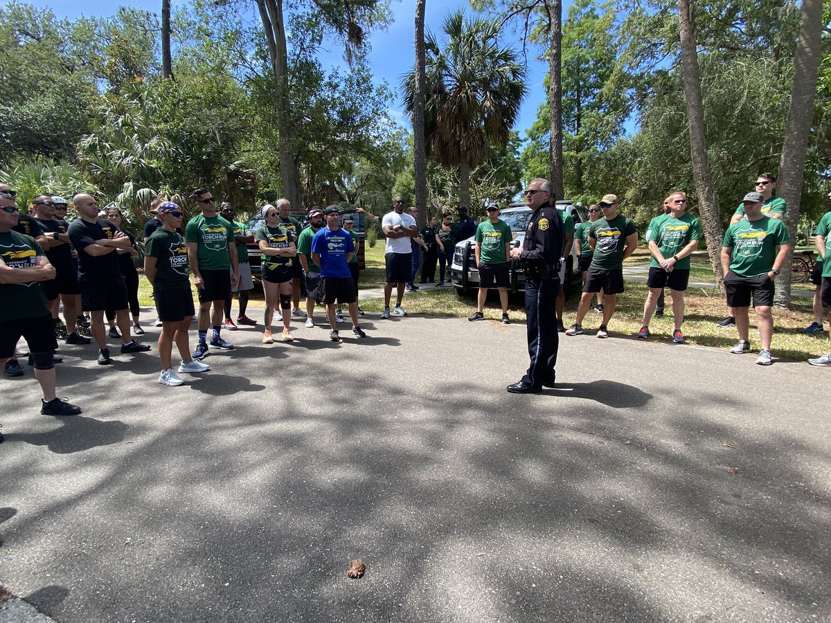 myclearwaterPD's tweet image. Chief Slaughter addresses the runners before the start of the @SpecialOlympics #torchrun