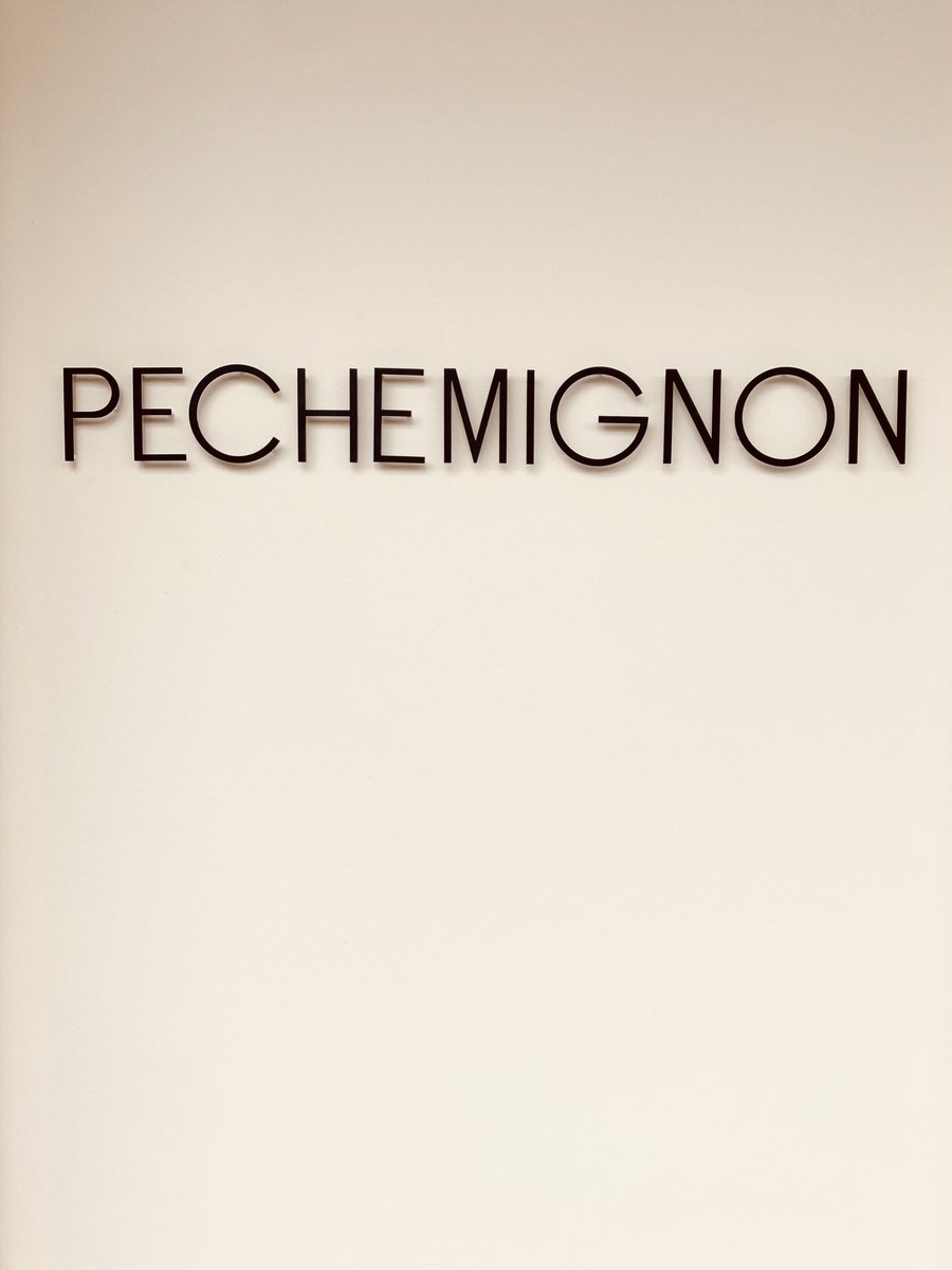 PECHEMIGNON2023's tweet photo. @juriokita の作ってくれた、ロゴが店舗サインとして今日ペシュミニョンにやってきました☺️👏🏻

とっても素敵で、☺️☺️ こんな顔に。
MERCI BEAUCOUP!!! https://t.co/CTw0GVDWOZ