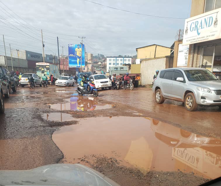 spy_reports's tweet photo. Kampala Traders Threaten to Stop Paying Licenses Over Poor Road Conditions. #SpyReportsUpdate
Details...https://t.co/5p6s4TYjG2
📷 Courtesy https://t.co/exFk9t9SUt