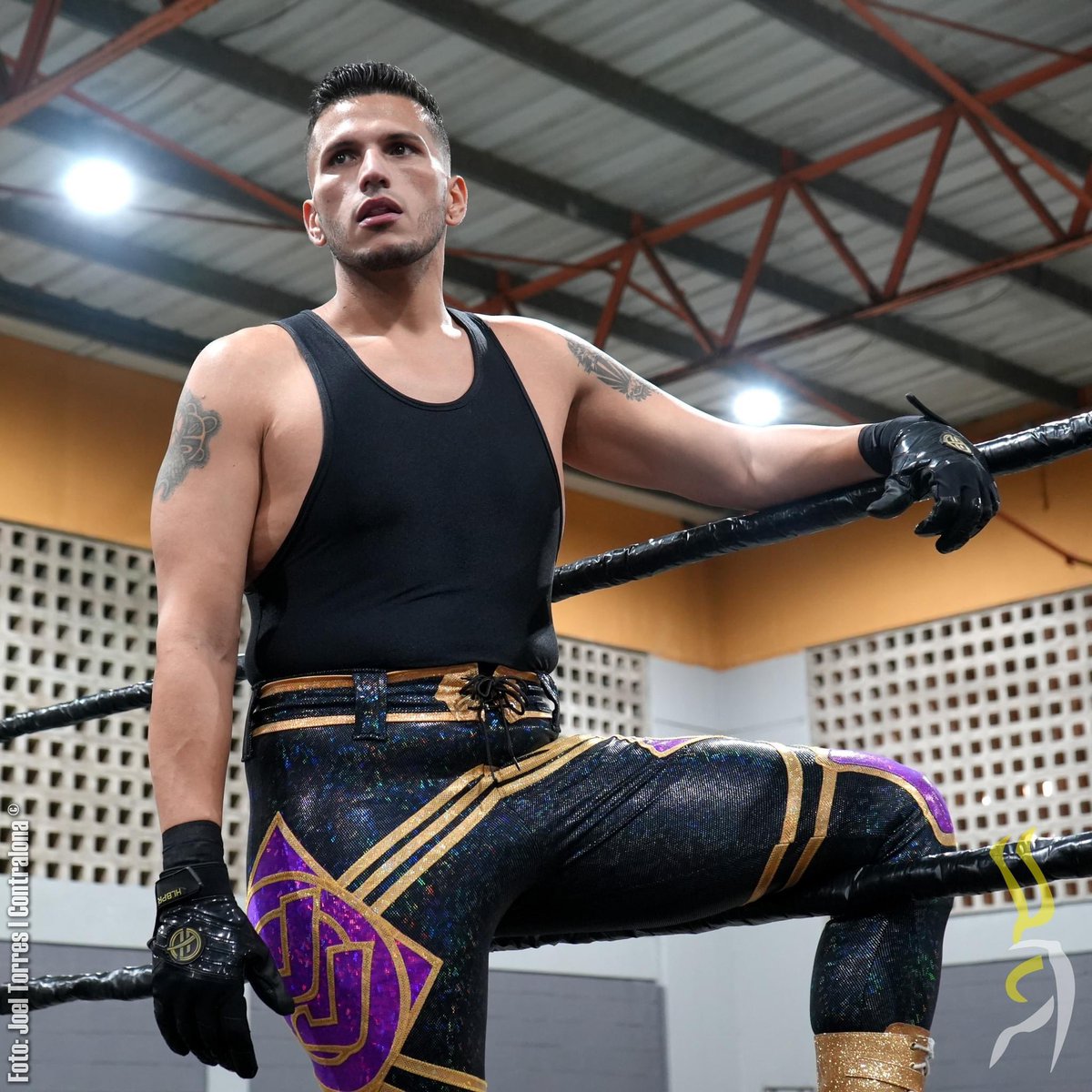 JJ_Jon_Justice's tweet photo. Aqui mirando sus opiniones, pensando meterlas en el banco a ver si me generan algún tipo de interés. 

📸by @Contralona 

#JonJustice #LaMaquinaDelDolor #TimeForJustice #FuckYourOpinion #Wrestler #Wrestling #LuchaLibre #ProximoCampeonDePuertoRico https://t.co/oIKc7tKkm0
