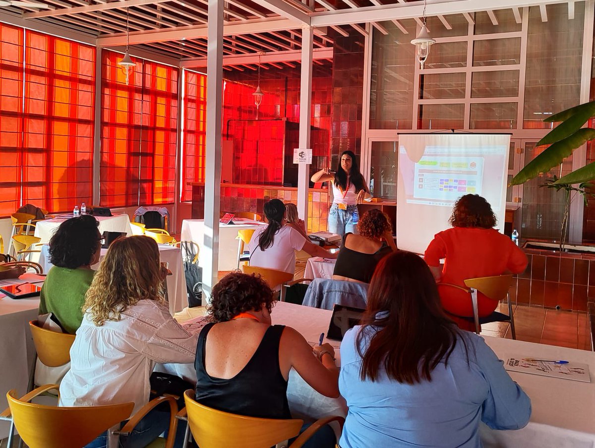 CeipCongreso's tweet photo. Aquí dejamos algunas fotos del congreso. Muchas gracias por haber venido y esperamos que hayáis aprendido mucho. Podéis encontrar más info sobre las jornadas en la pagina web o en el instagram @congresoeducativate 💙 https://t.co/1tQDservPY