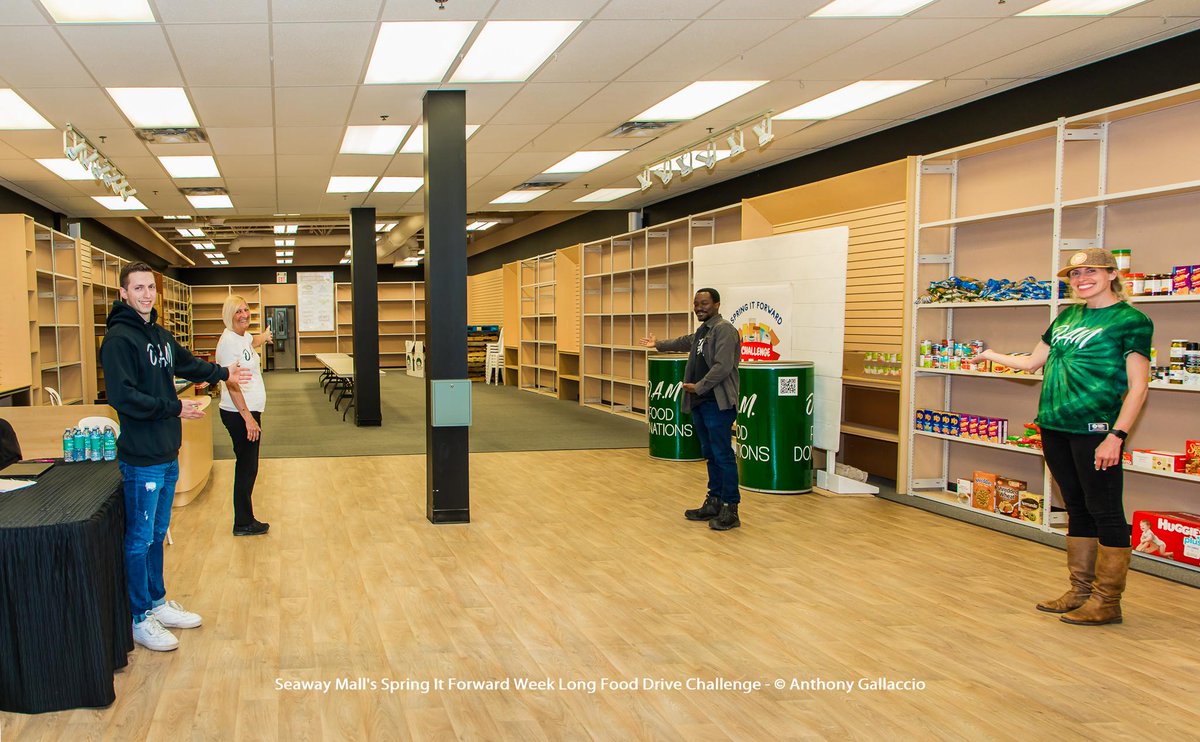 A_Gallaccio's tweet image. .@SeawayMall's #springitforward #weeklong #fooddrive #challenge #support @OpenArmsMission @TheHopeCentre #holytrinitychurch #welland #pleasedonate #letsfilltheshelves #letsfillthespace #thankyou
More photos: facebook.com/permalink.php?…