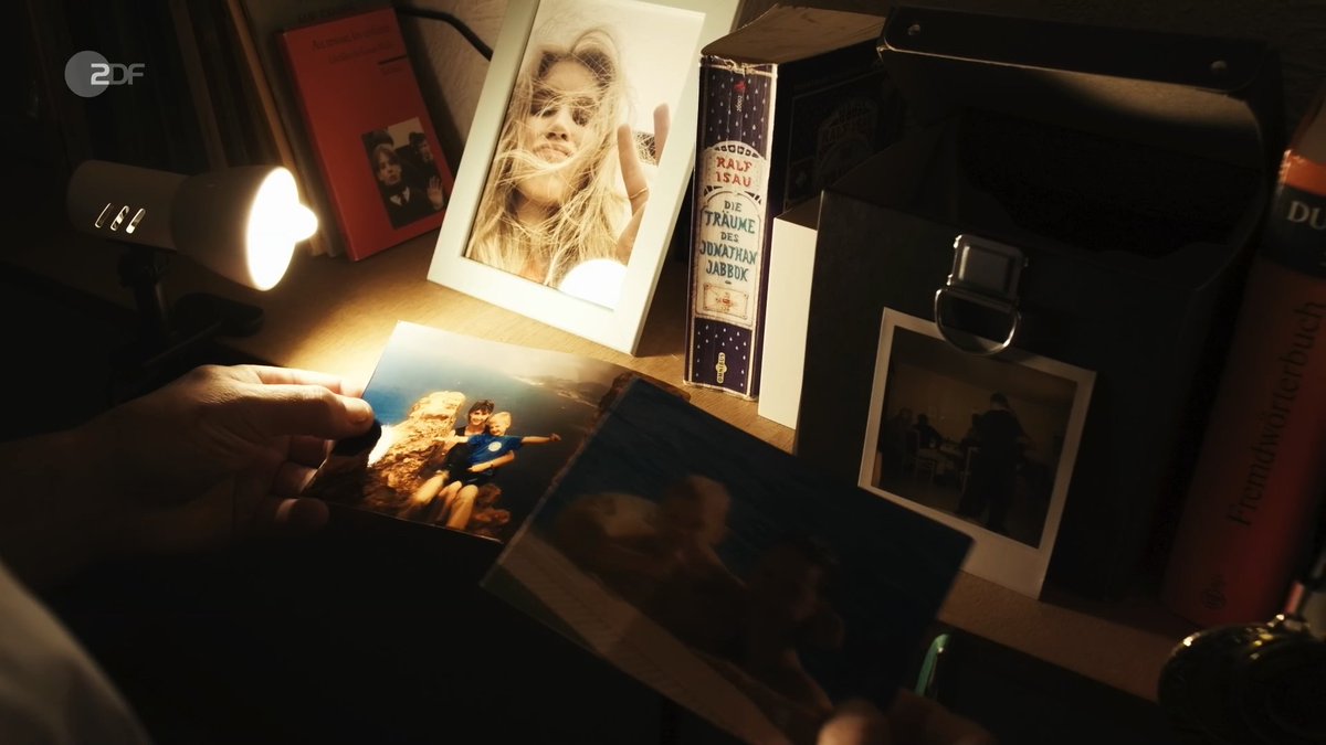 »Die Träume des Jonathan Jabbok« sind 18 Jahre nach der Erstveröffentlichung im Fernsehen zu sehen. Leider nur 7 Sekunden lang in der ZDF-Krimiserie »Marie Brand« (am 8.4.2023). Da freut sich <a href="/RalfIsau/">Ralf Isau</a>. #NeschanForever isau.de/werk/neschan.h…