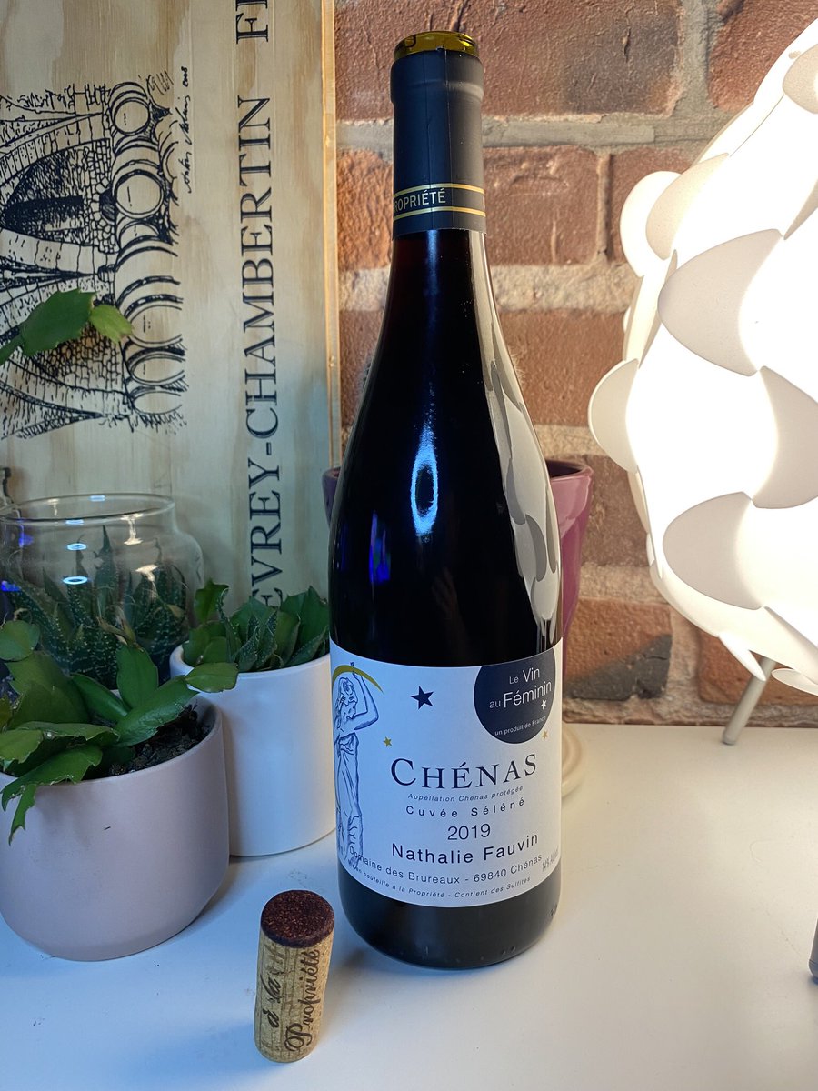 SteveKubota's tweet photo. A couple of #Beaujolais from #Chenas & #Brouilly last night. The Coudert (heel, leftover from Monday) and a new to my shop Fauvin drank wonderfully. The Coudert is my current fav but the Nathalie Fauvin Cuvée Séléné is pushing the envelope for deliciousness and not far behind🍷😎 https://t.co/oDMHsb30z6