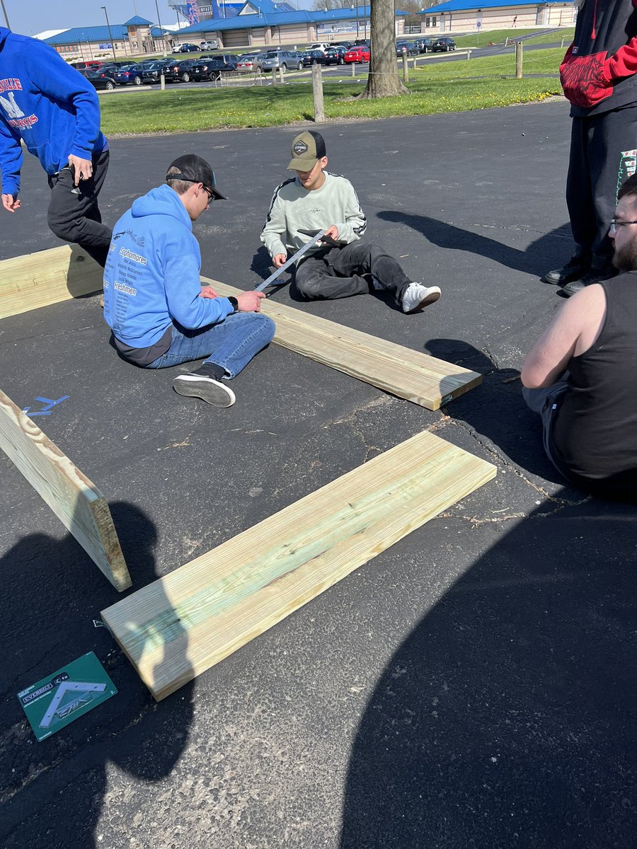 MrsYoungMath's tweet photo. Traditional garden boxes are starting to come together! @MarysvilleECHS https://t.co/WYCfeVPQmU