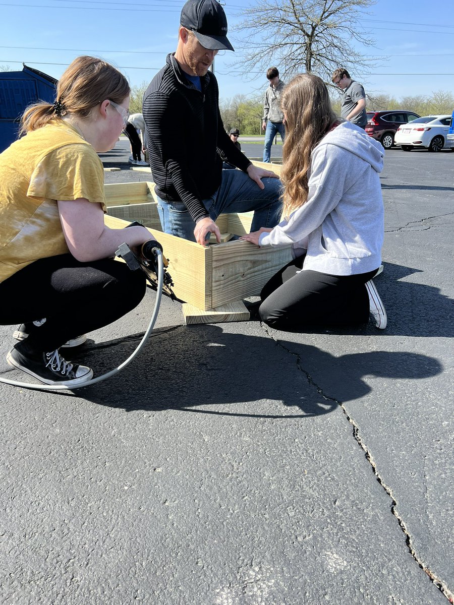 MrsYoungMath's tweet photo. Traditional garden boxes are starting to come together! @MarysvilleECHS https://t.co/WYCfeVPQmU